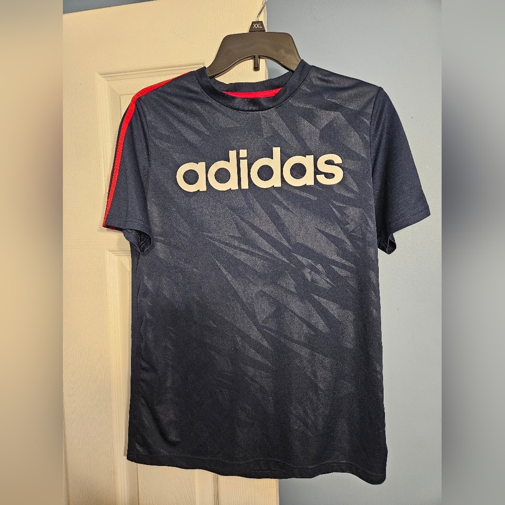 Child's size Xl Adidas short sleeve shirt